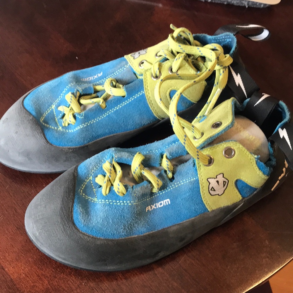 Women’s evolve climbing shoes, like new condition.